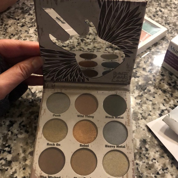 Glam Metals Crown Palette - Picture 2 of 5